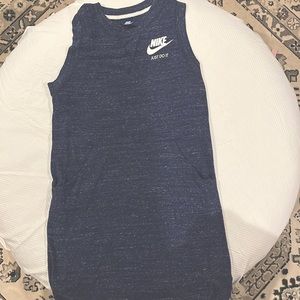 Medium blue 60% certified organically grown cotton. The dress goes knee length